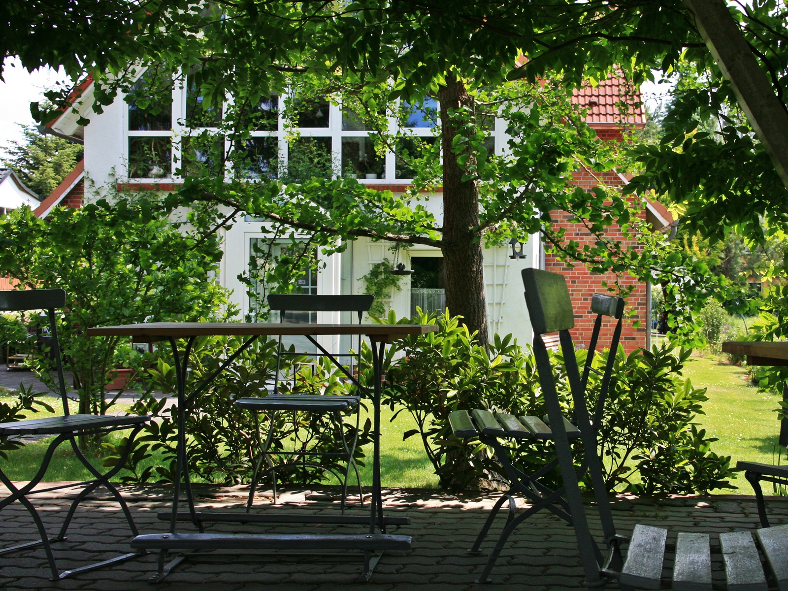Terrasse und Garten der Pension